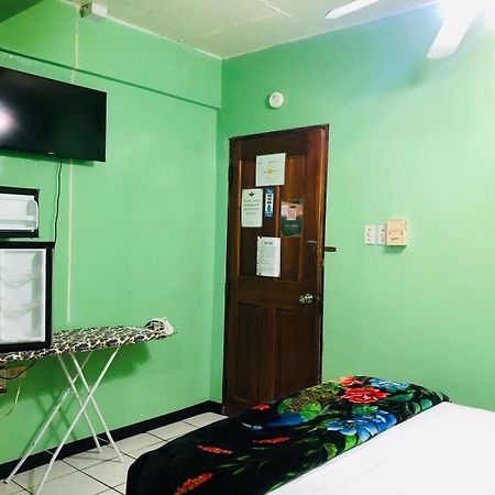 Chaleanor Hotel Dangriga Dış mekan fotoğraf