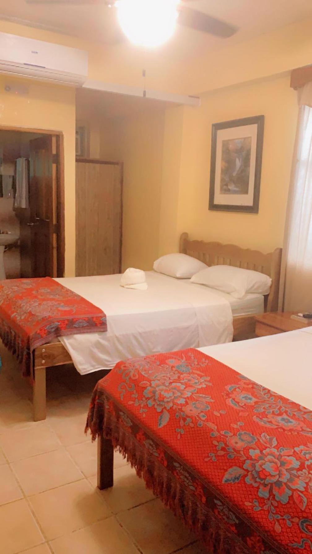 Chaleanor Hotel Dangriga Dış mekan fotoğraf
