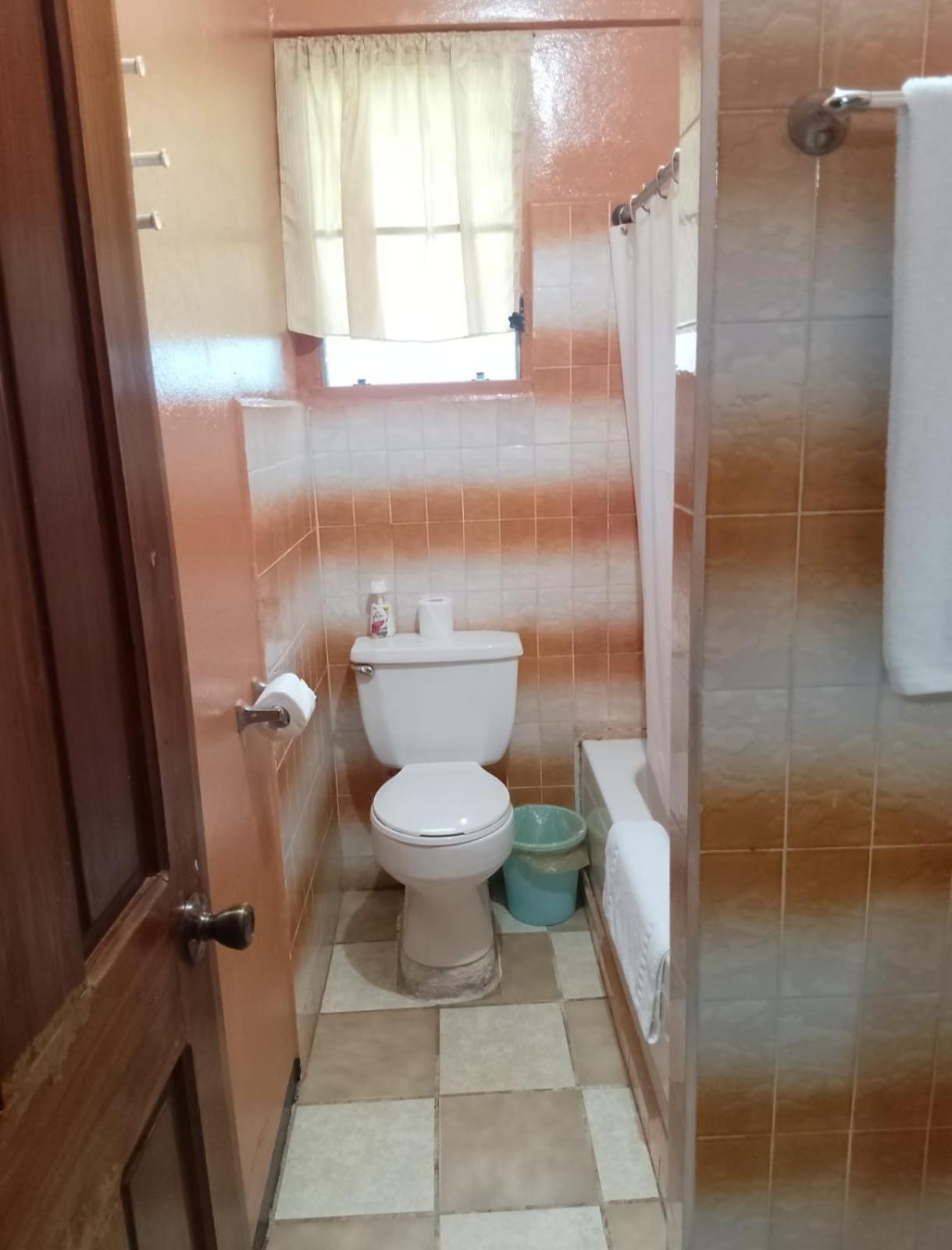Chaleanor Hotel Dangriga Dış mekan fotoğraf