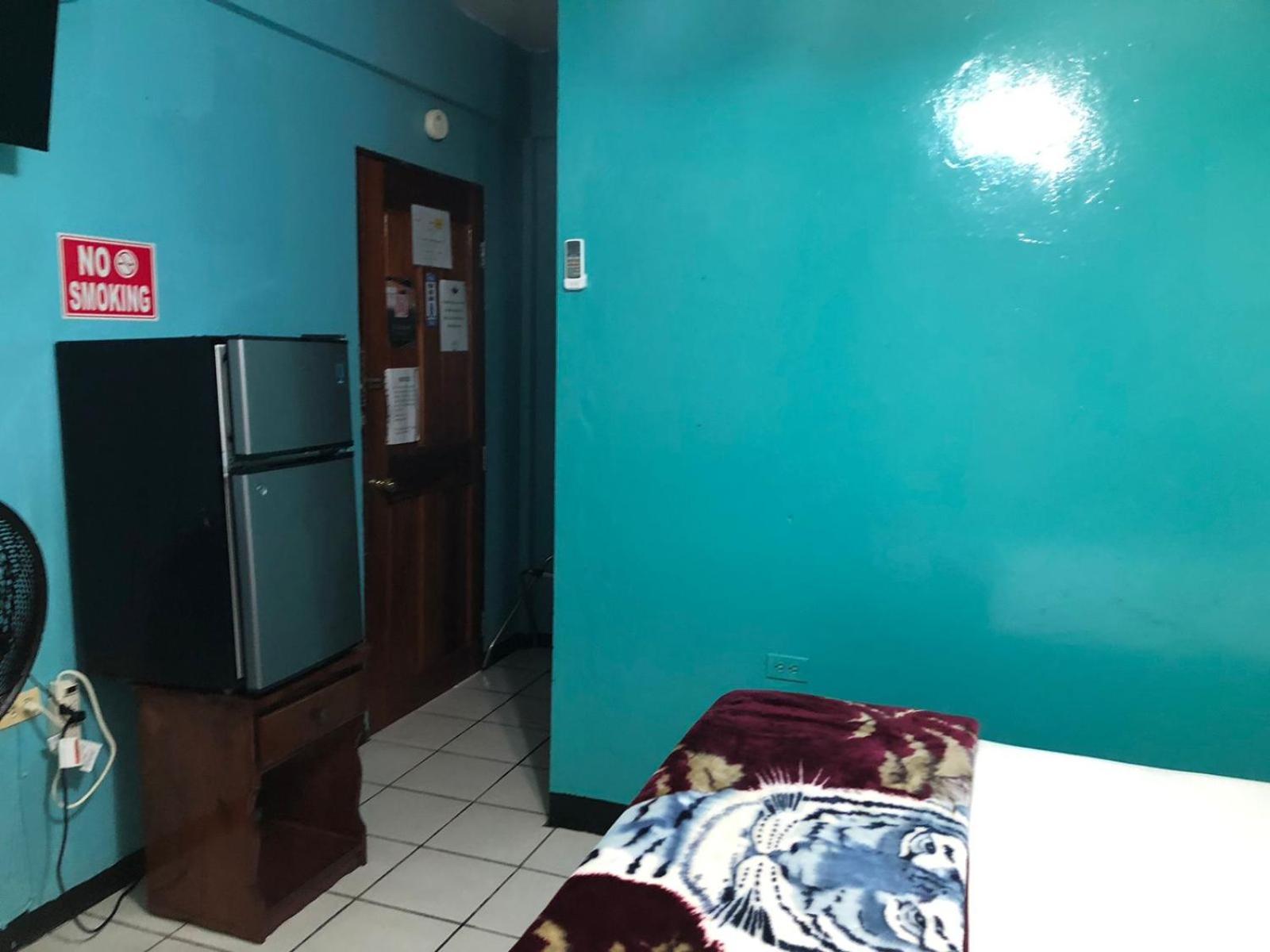 Chaleanor Hotel Dangriga Oda fotoğraf