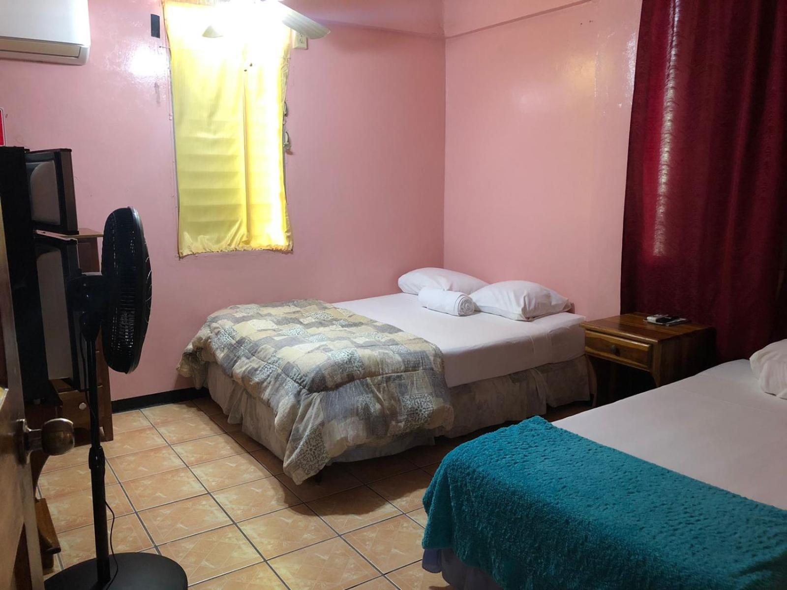 Chaleanor Hotel Dangriga Dış mekan fotoğraf