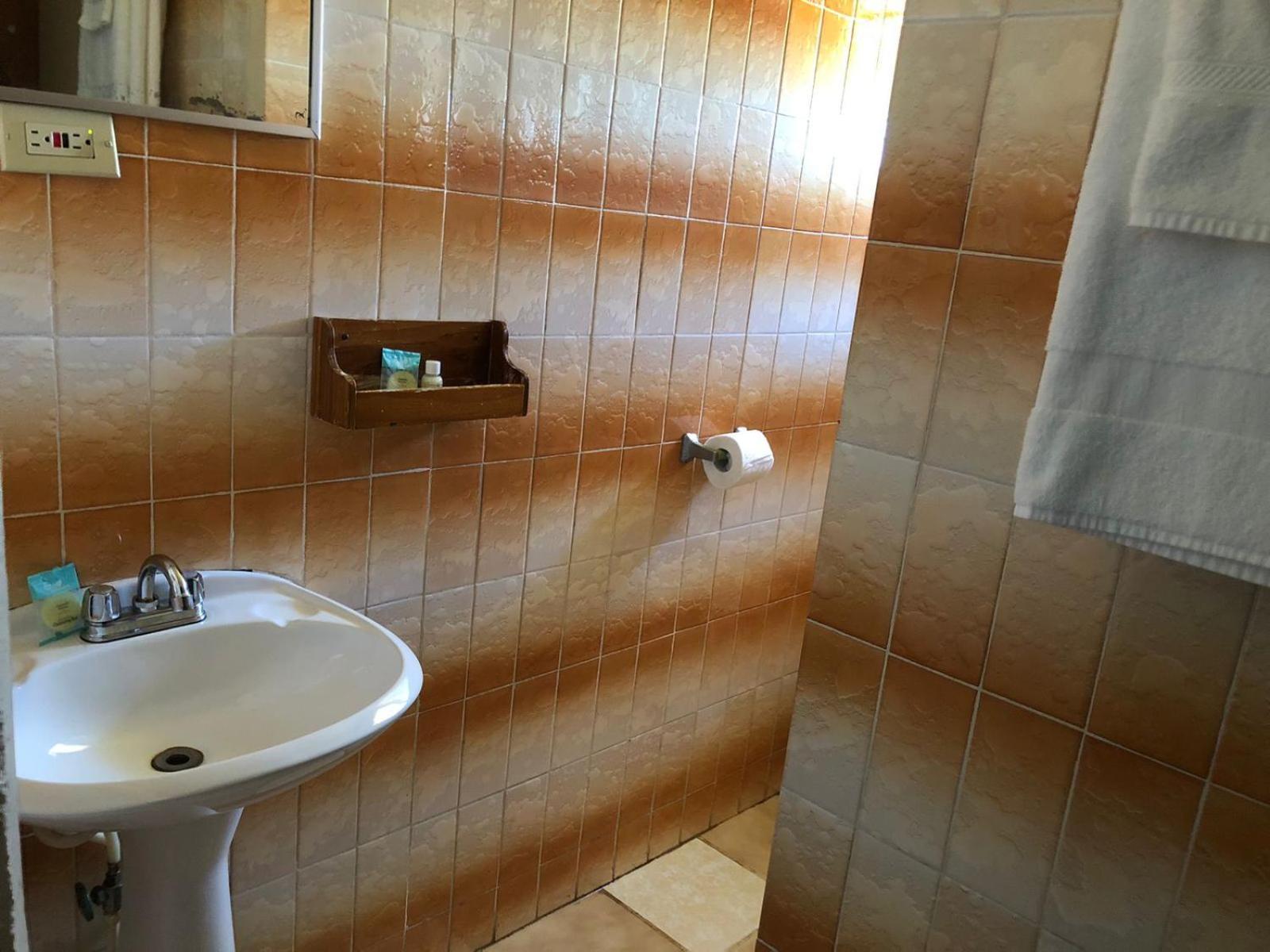 Chaleanor Hotel Dangriga Dış mekan fotoğraf