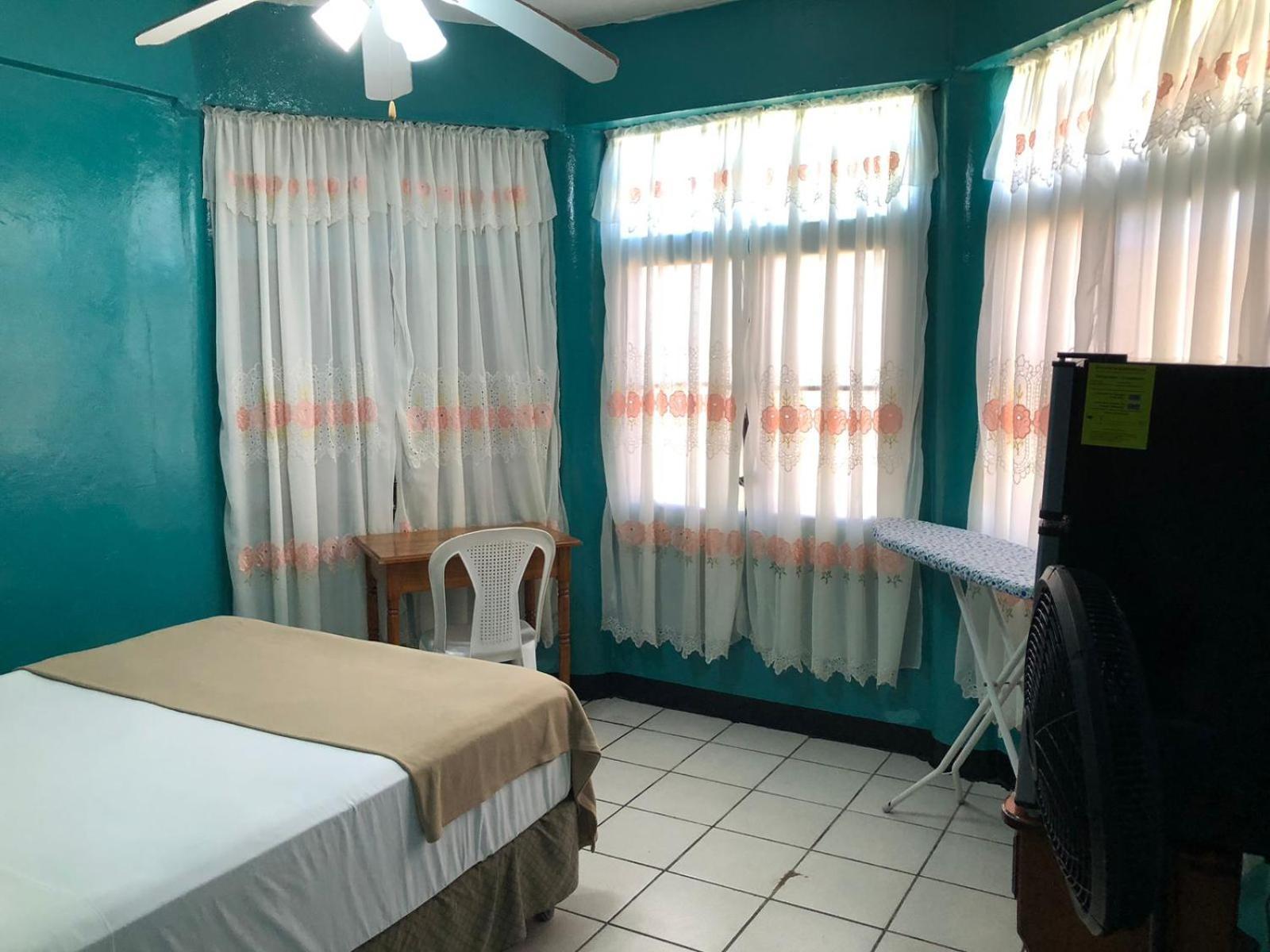 Chaleanor Hotel Dangriga Dış mekan fotoğraf