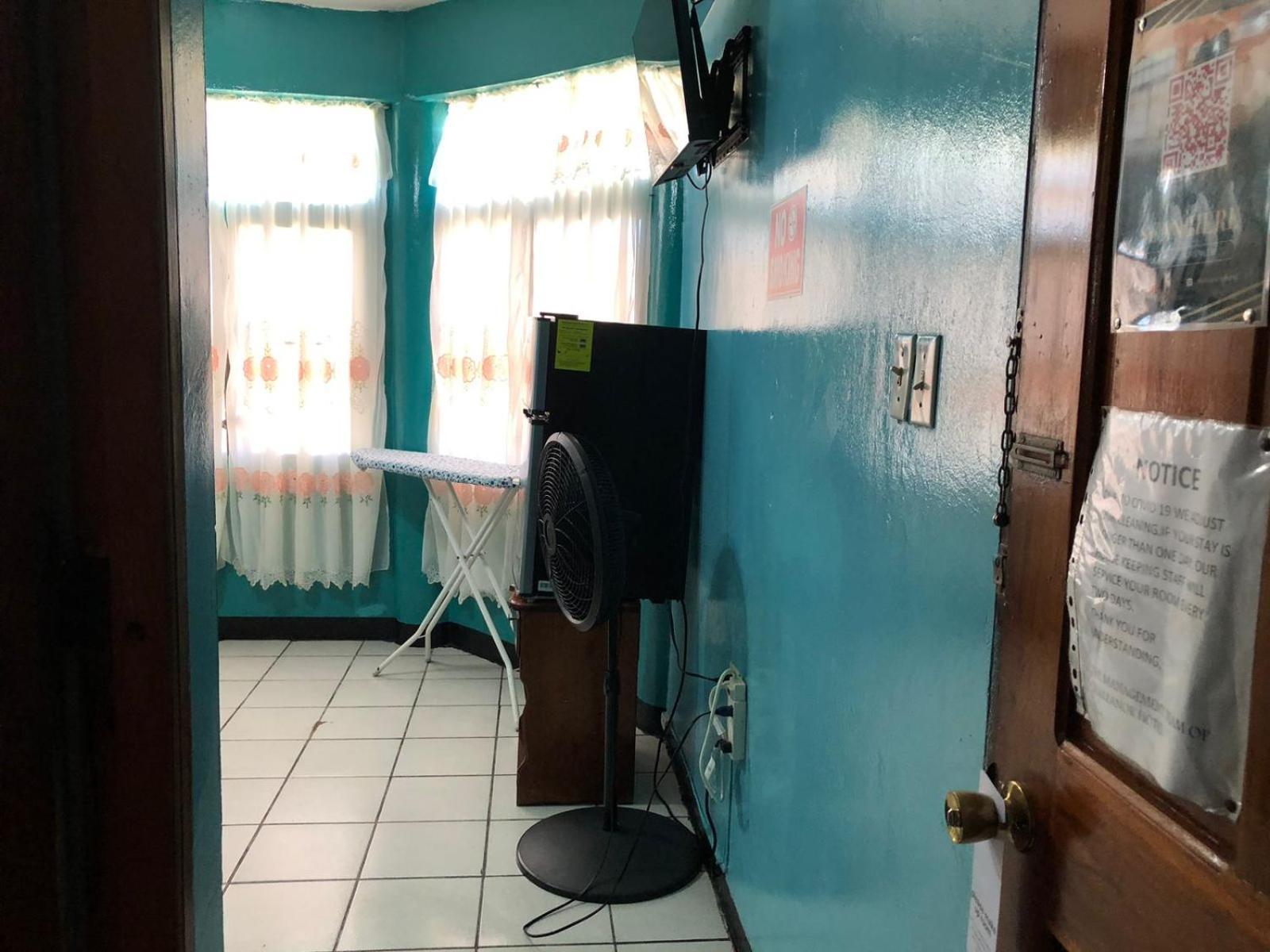 Chaleanor Hotel Dangriga Dış mekan fotoğraf