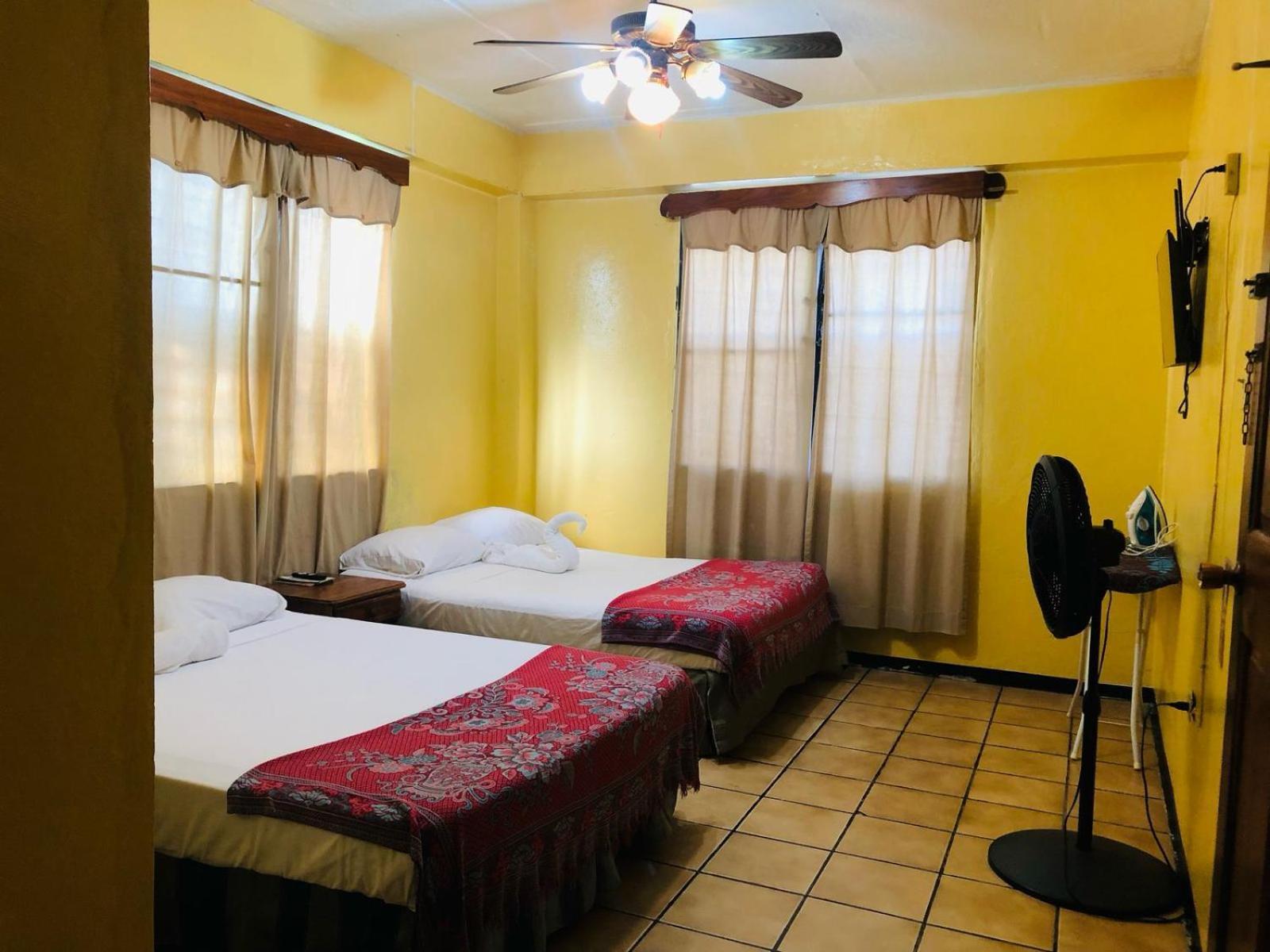 Chaleanor Hotel Dangriga Dış mekan fotoğraf