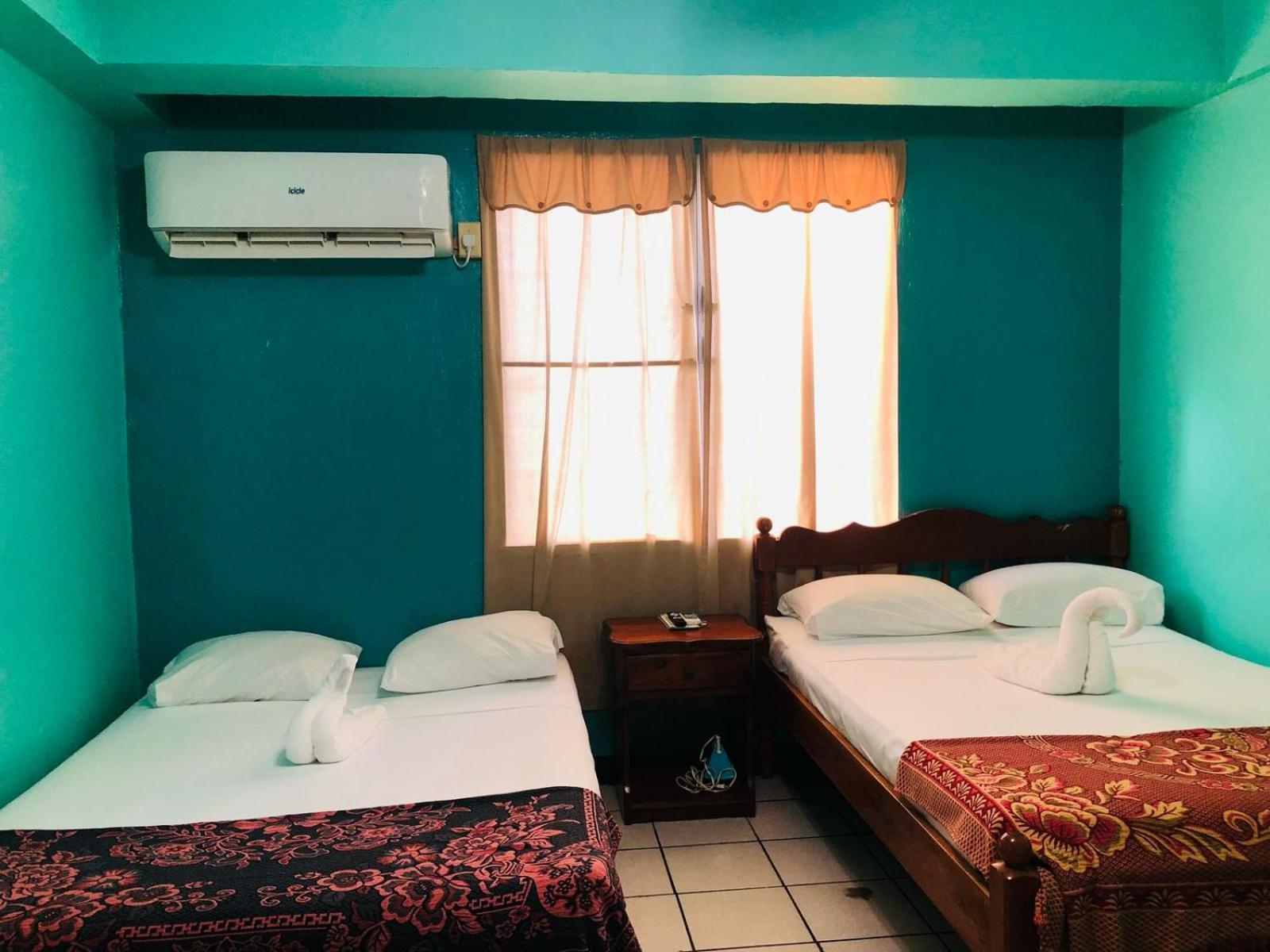 Chaleanor Hotel Dangriga Dış mekan fotoğraf