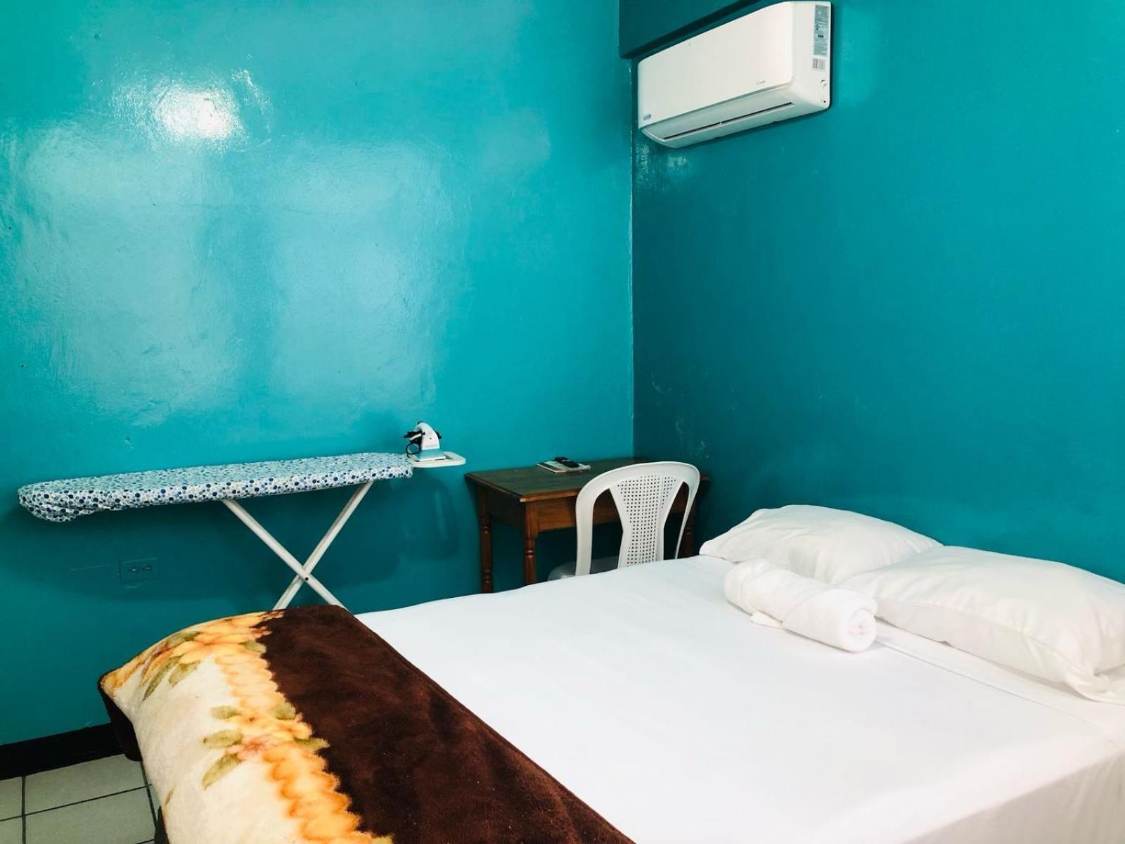 Chaleanor Hotel Dangriga Dış mekan fotoğraf