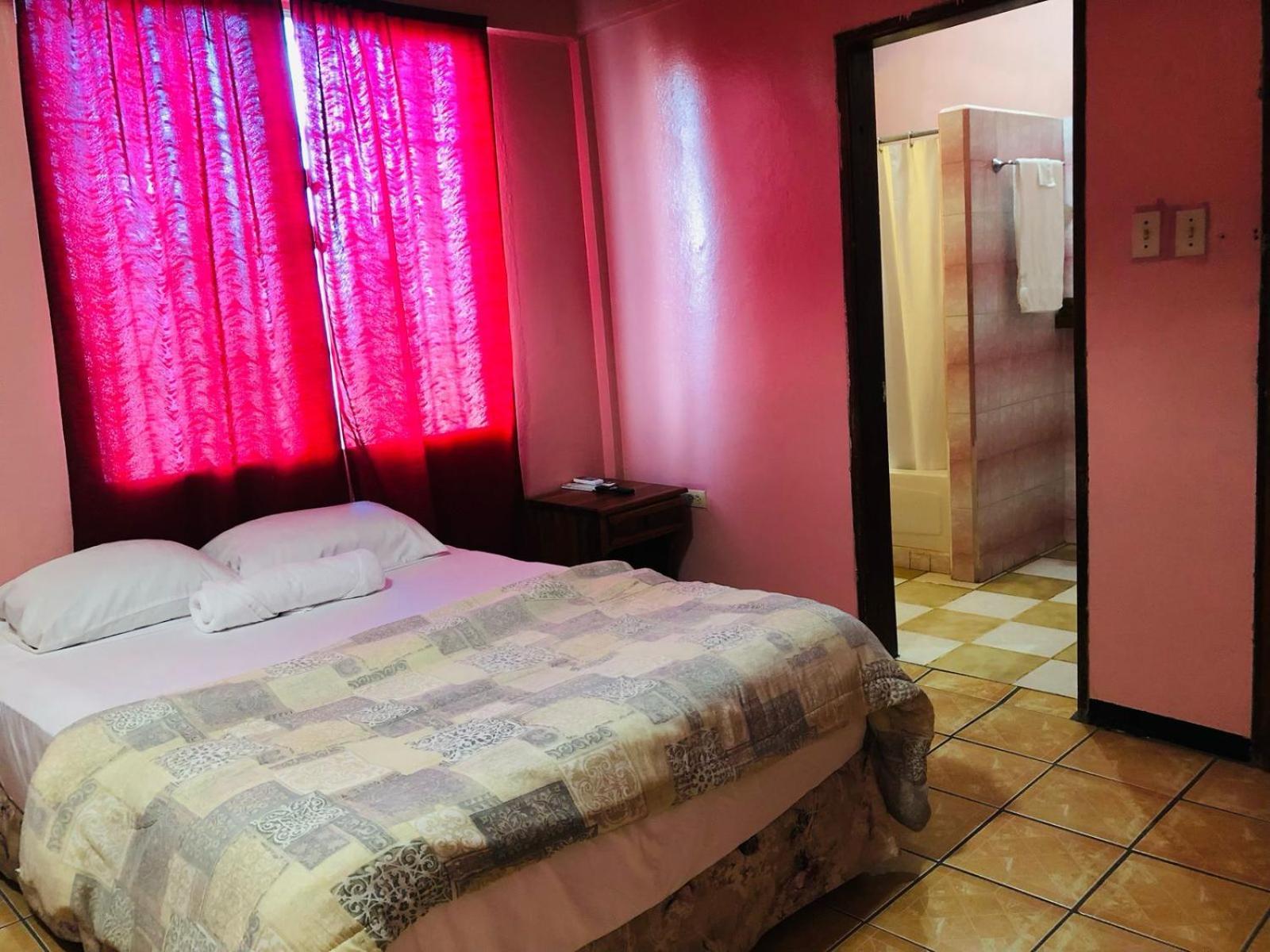 Chaleanor Hotel Dangriga Dış mekan fotoğraf