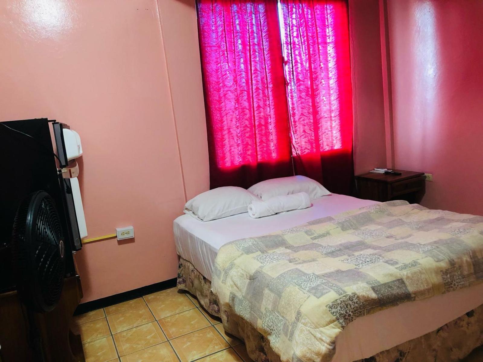 Chaleanor Hotel Dangriga Dış mekan fotoğraf