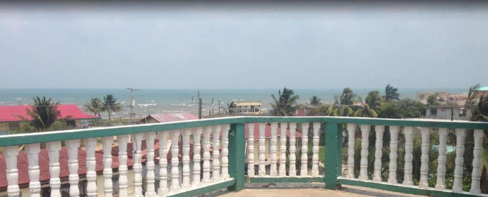 Chaleanor Hotel Dangriga Dış mekan fotoğraf